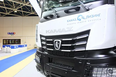 Десять седельных тягачей КАМАЗ-54901 пополнили автопарк компании «Авангард»