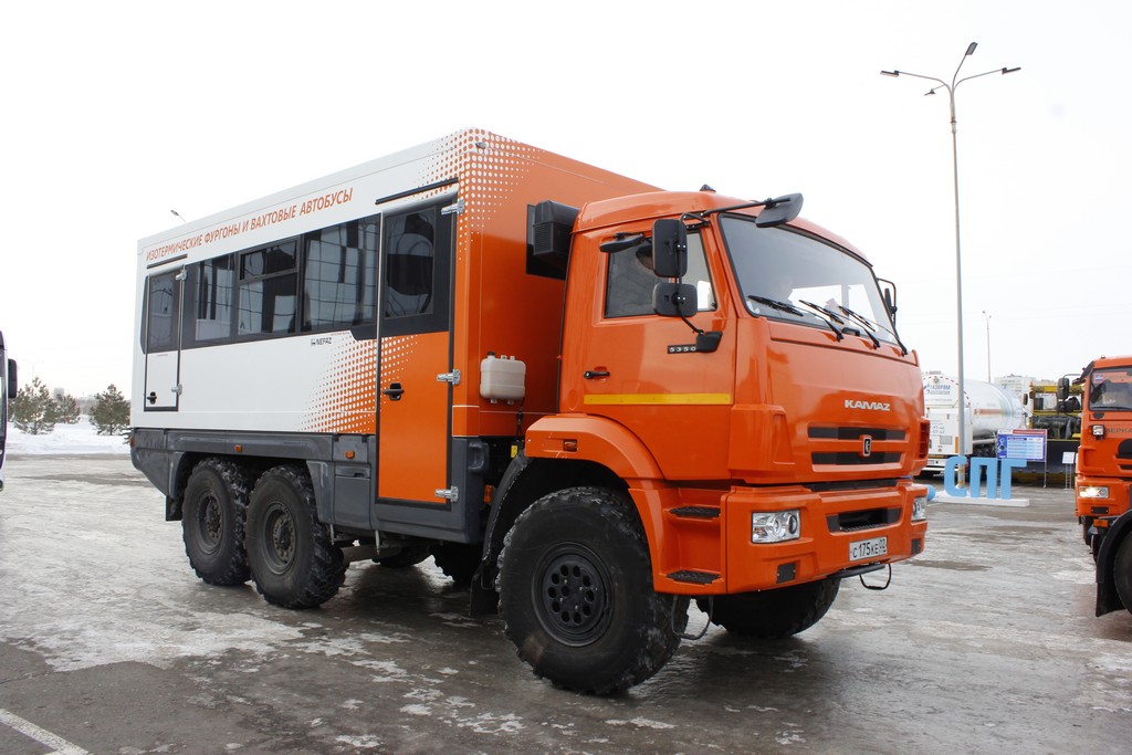 Вахтовый автобус НЕФАЗ-4208